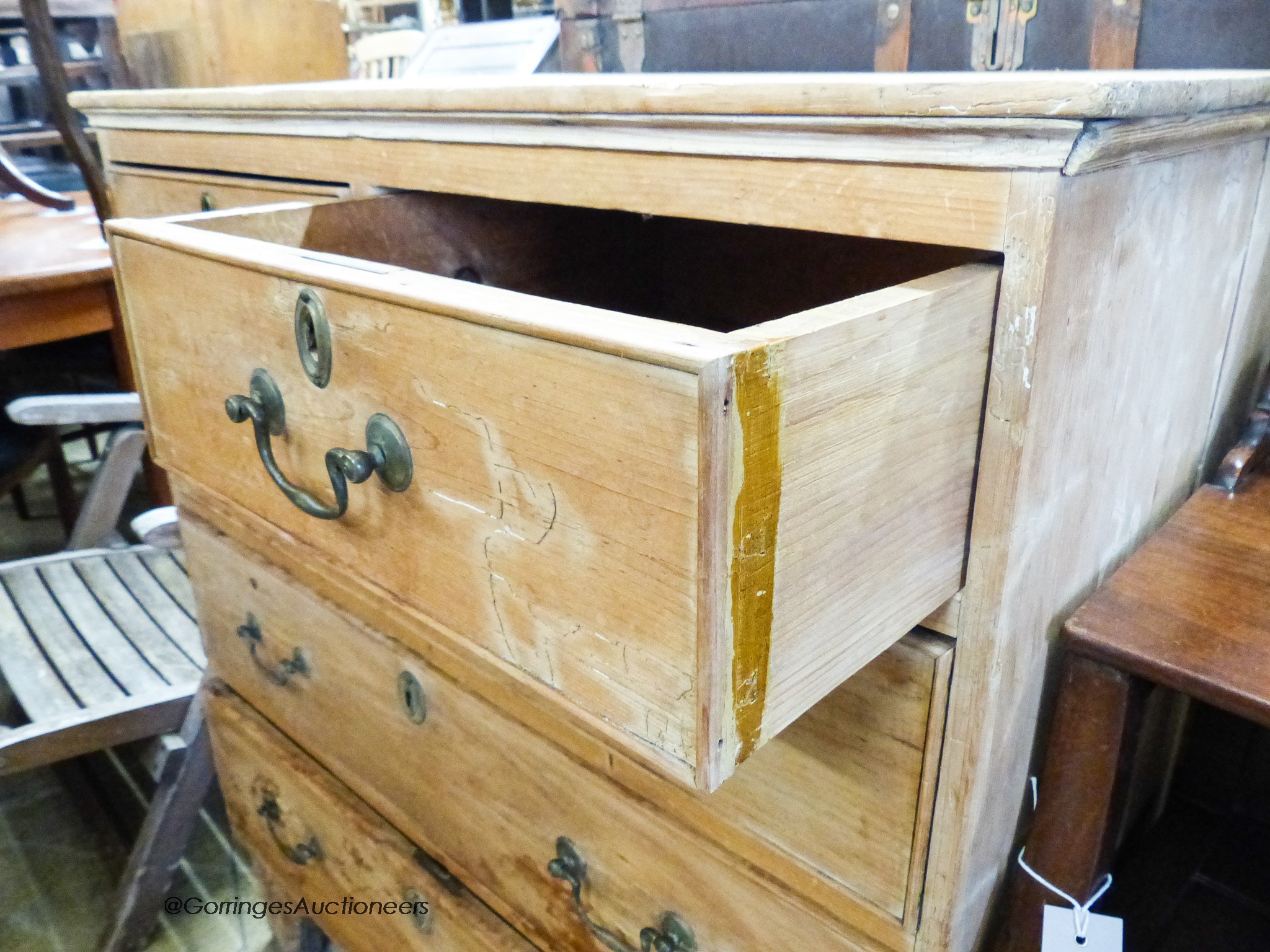 A Georgian pine chest of drawers, width 85cm, depth 43cm, height 98cm